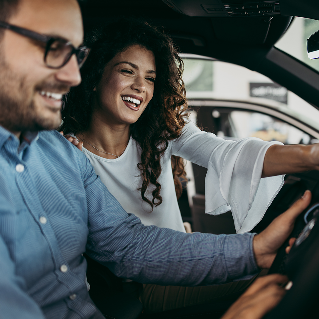 Auto Refi Man and women driving in car